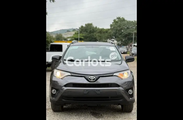 FOREIGN USED 2017 TOYOTA RAV4 XLE AWD for sale in Abuja