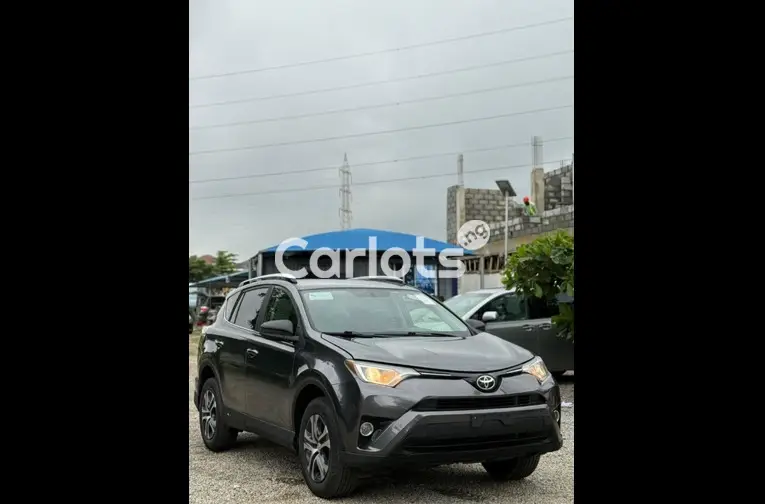 FOREIGN USED 2017 TOYOTA RAV4 XLE AWD for sale in Abuja, FCT - photo 2 of 5