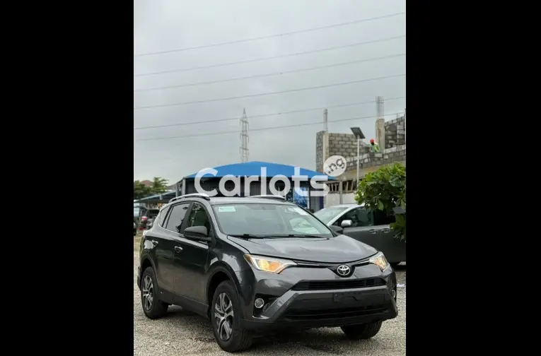FOREIGN USED 2017 TOYOTA RAV4 XLE AWD for sale in Abuja, FCT - thumbnail 2