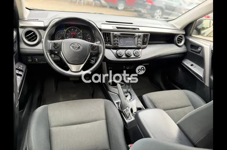 FOREIGN USED 2017 TOYOTA RAV4 XLE AWD for sale in Abuja, FCT - thumbnail 3