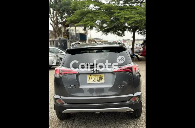 FOREIGN USED 2017 TOYOTA RAV4 XLE AWD for sale in Abuja, FCT - photo 5 of 5