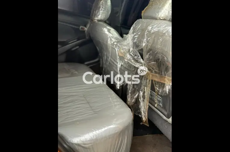 Nigerian Used 2008 TOYOTA MATRIX S for sale in Abuja, FCT - thumbnail 3
