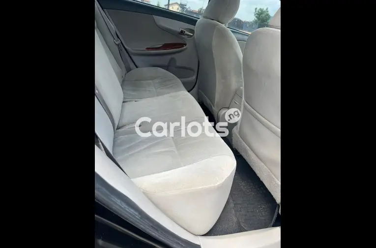 Nigerian Used 2012 TOYOTA COROLLA for sale in Abuja, FCT - photo 3 of 5