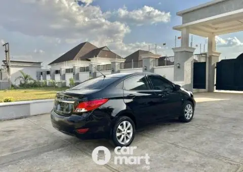 Super clean 2013 Hyundai Accent - 4/5