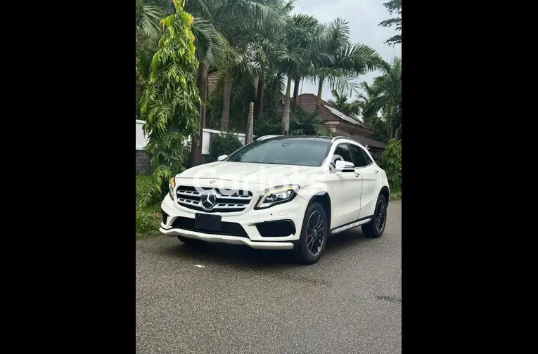 Nigerian Used 2016 MERCEDES BENZ GLA250 FULL OPTION for sale in Abuja, FCT