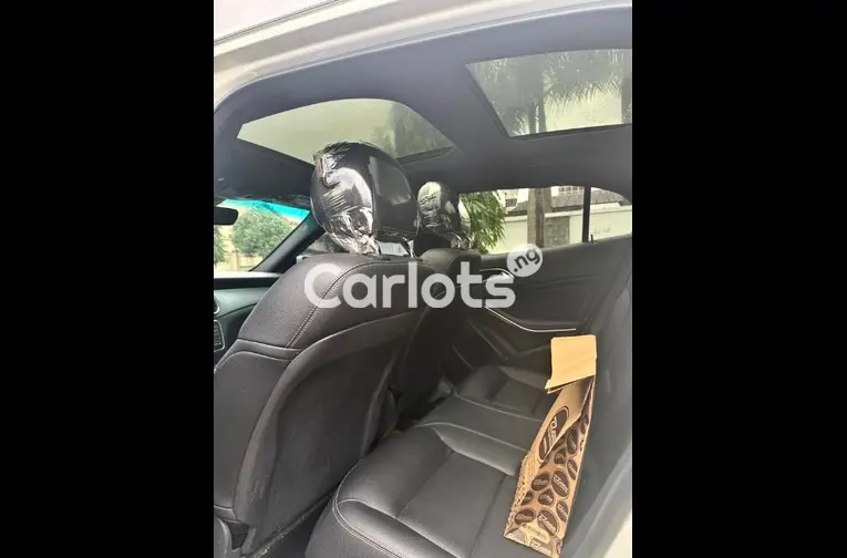 Nigerian Used 2016 MERCEDES BENZ GLA250 FULL OPTION for sale in Abuja, FCT - thumbnail 4