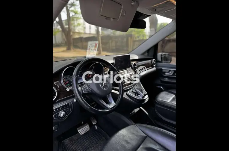 Foreign Used 2017 MERCEDES BENZ VIANO LUXURY VIP EDITION for sale in Abuja, FCT - thumbnail 2