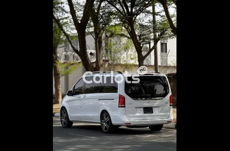 Foreign Used 2017 MERCEDES BENZ VIANO LUXURY VIP EDITION for sale in Abuja, FCT - photo 5 of 5