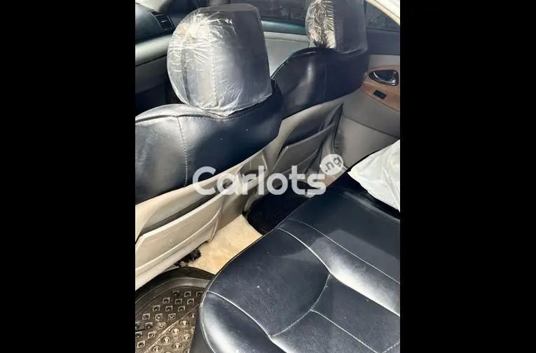 Nigerian Used 2010 TOYOTA CAMRY SE for sale in Kaduna - photo 4 of 5