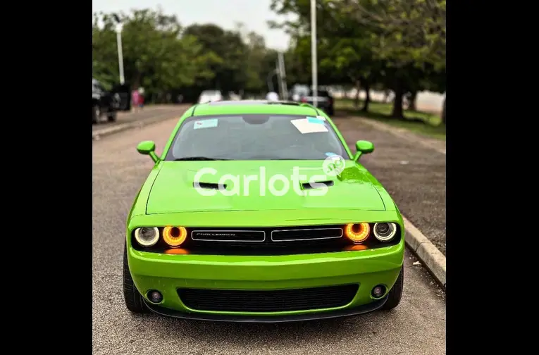 FOREIGN USED 2017 DODGE CHALLENGER - 1/5
