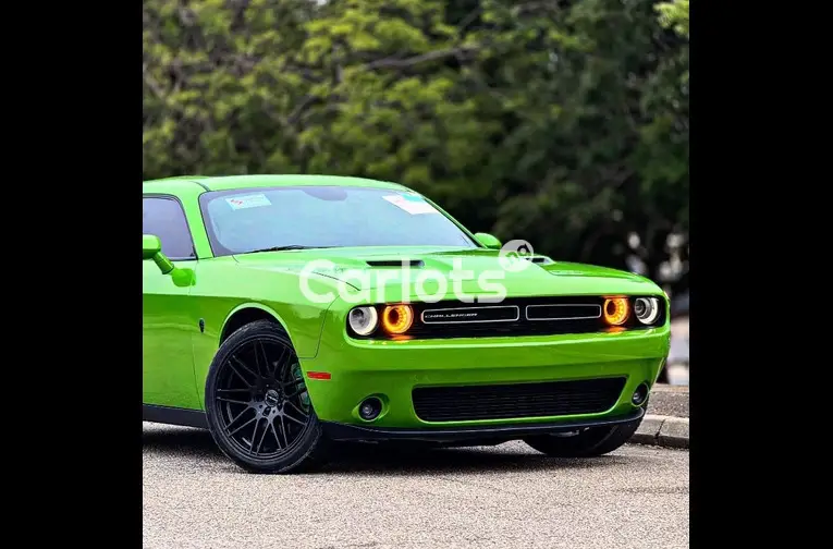 FOREIGN USED 2017 DODGE CHALLENGER - 2/5