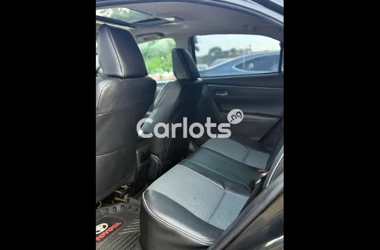 Nigerian Used 2018 UPGRADED TOYOTA COROLLA S for sale in Abuja, FCT - thumbnail 4