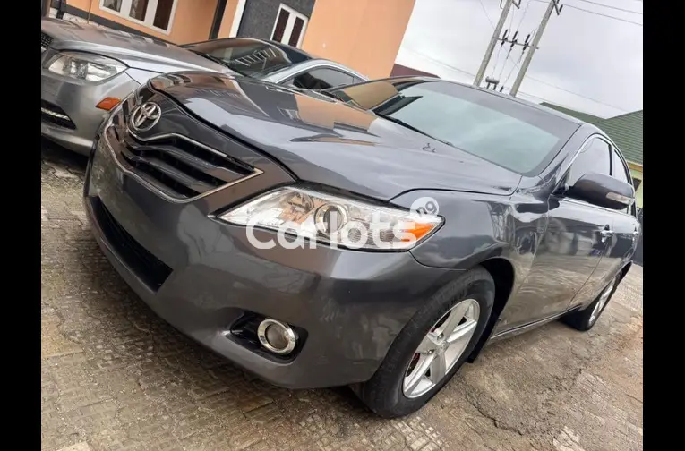 2011 TOYOTA CAMRY LE