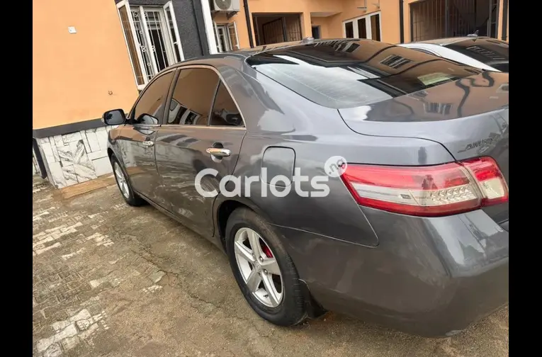 2011 TOYOTA CAMRY LE - 4/5