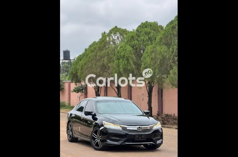 Foreign Used 2017 HONDA ACCORD V6 TOURING FULL OPTION for sale in Kaduna - thumbnail 2