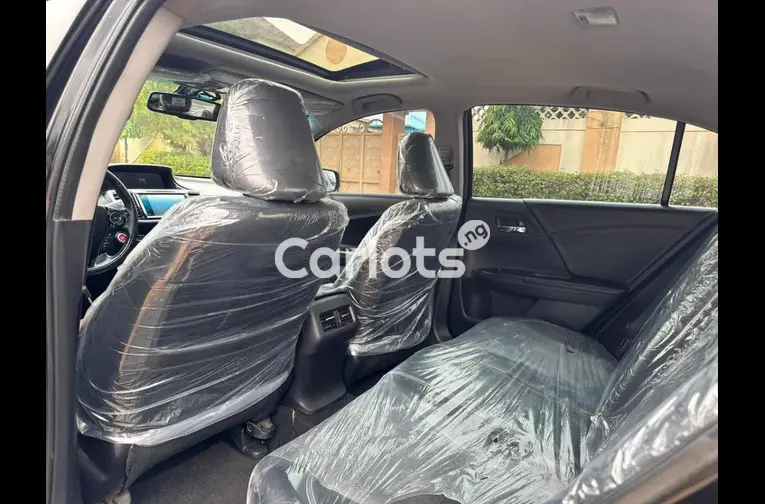 Foreign Used 2017 HONDA ACCORD V6 TOURING FULL OPTION for sale in Kaduna - photo 4 of 5
