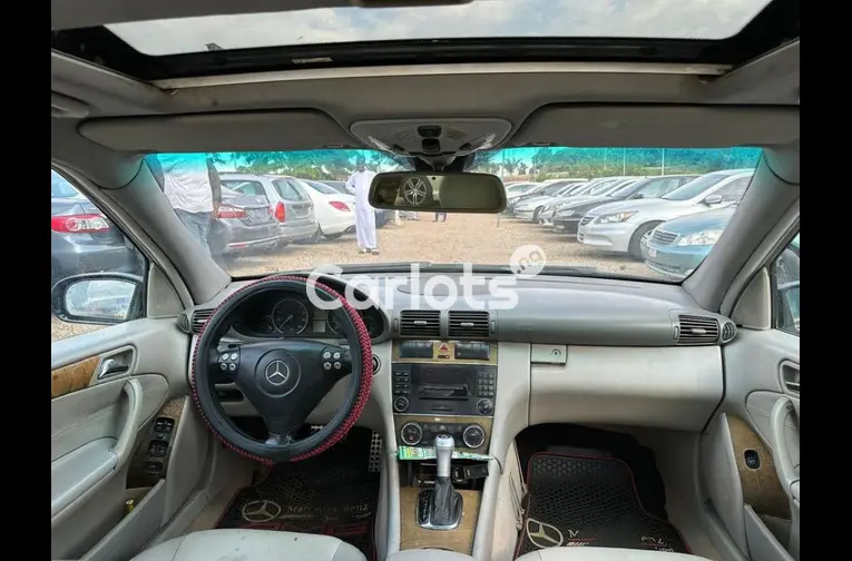 Nigerian Used 2007 MERCEDES BENZ C230 for sale in Abuja, FCT - thumbnail 3