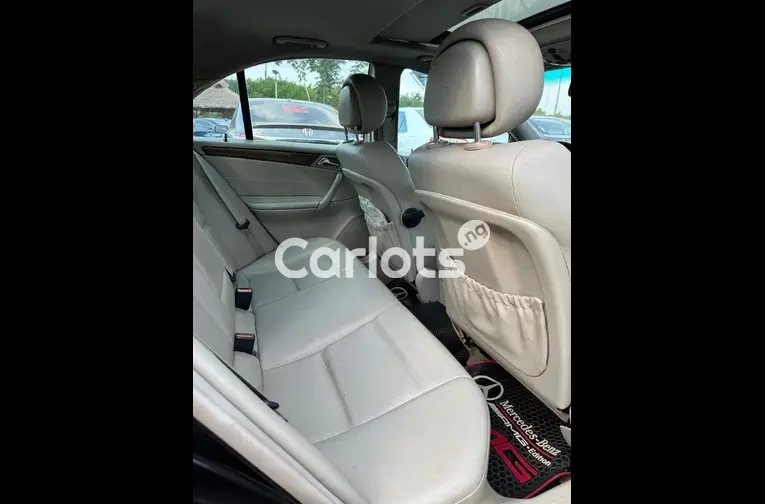 Nigerian Used 2007 MERCEDES BENZ C230 for sale in Abuja, FCT - photo 4 of 5