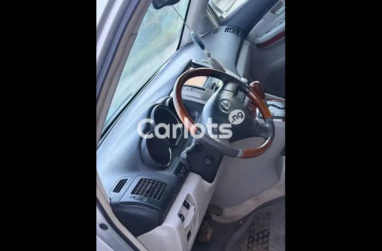 2006 LEXUS RX330 - 2/5