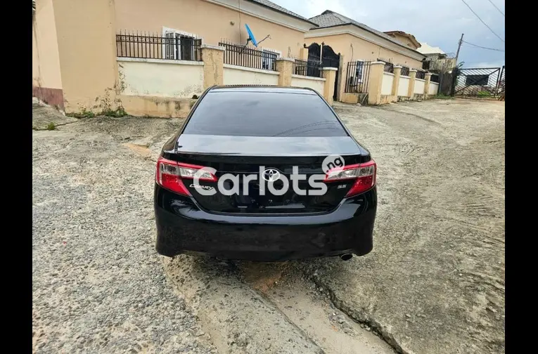 2014 Toyota Camry Sport - 2/5