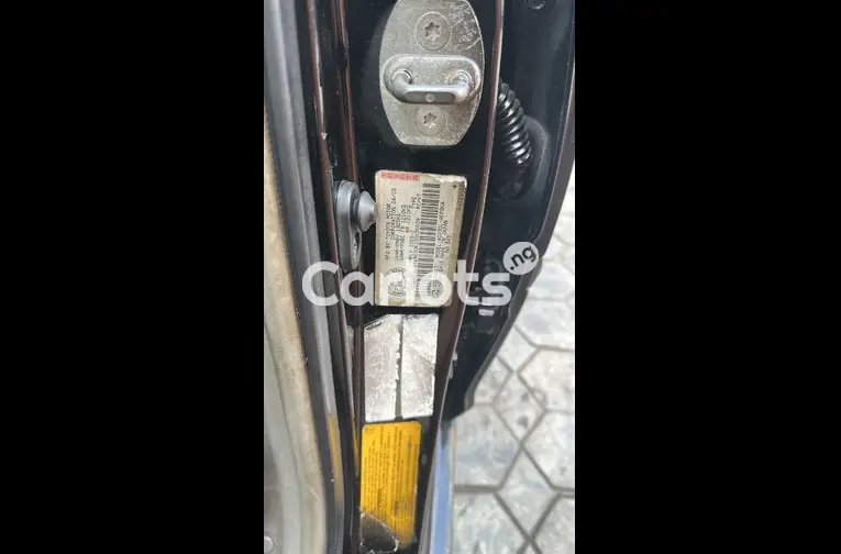 CLEAN 2005 TOYOTA CAMRY LE - 3/5