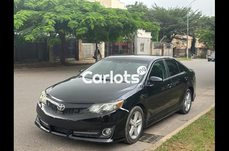 2013 TOYOTA CAMRY SE