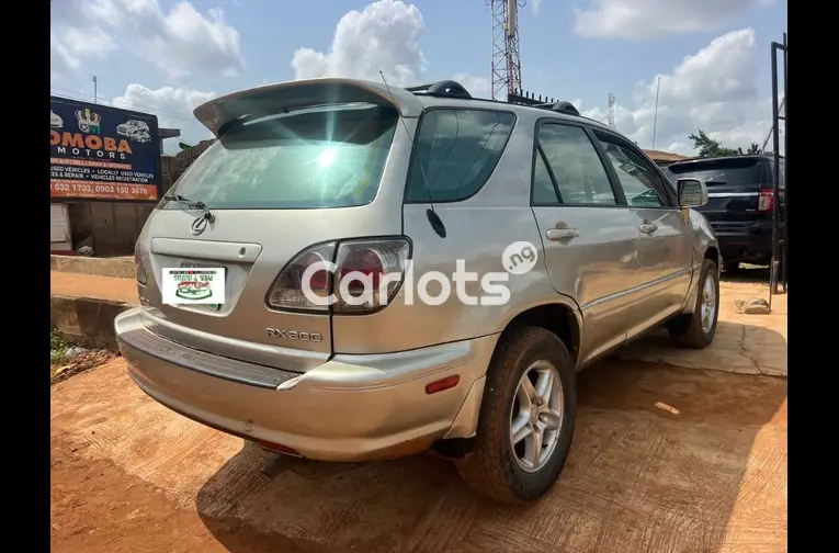 CLEAN 2002 LEXUS RX300 - 4/5