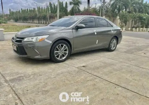 Super clean 2015 Toyota Camry - 1/5