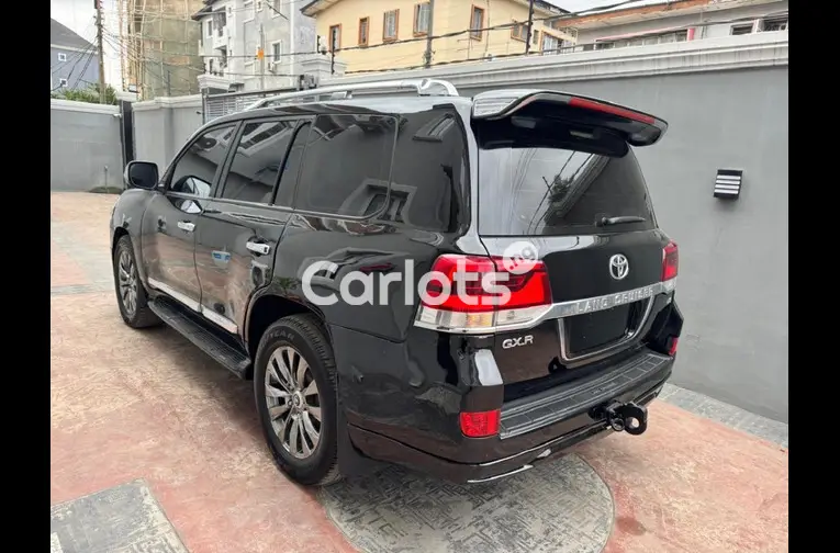 2017 TOYOTA LANDCRUSIER V8 [toks standard] - 2/4