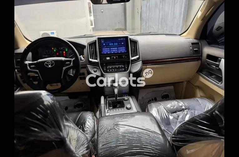 2017 TOYOTA LANDCRUSIER V8 [toks standard] - 3/4