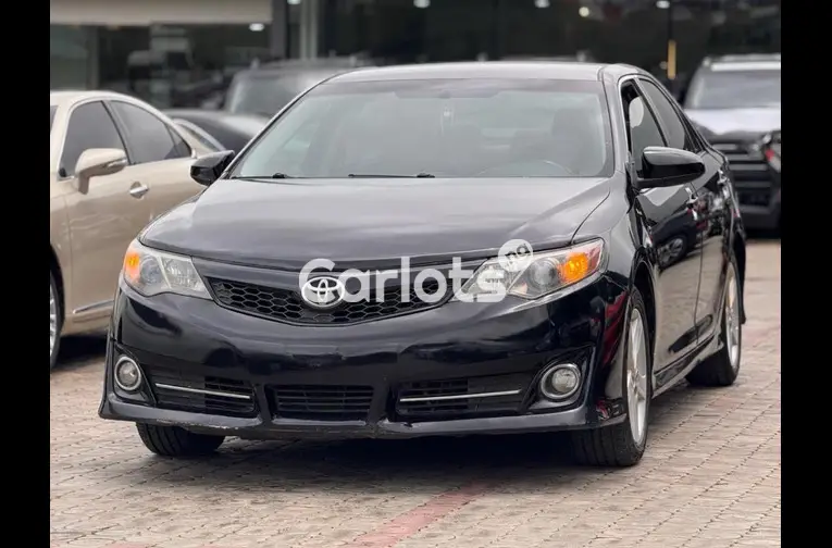2013 TOYOTA CAMRY SE