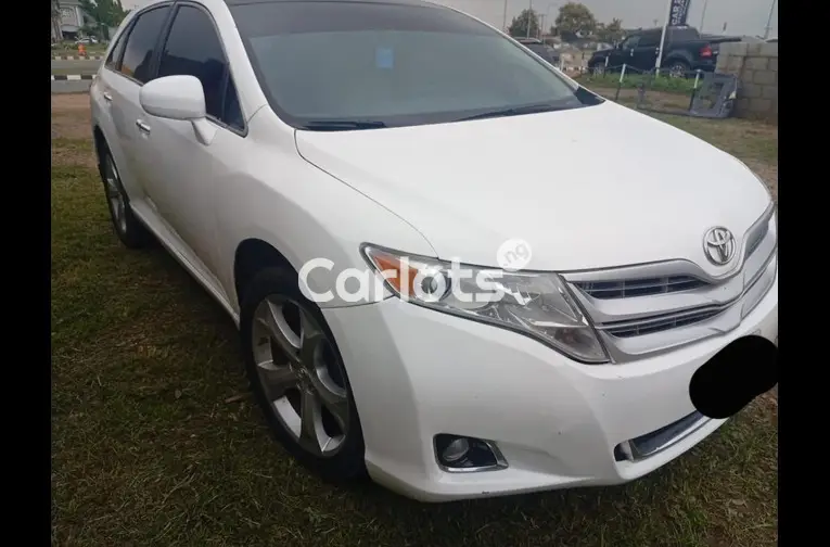 2010 TOYOTA VENZA FULL OPTION