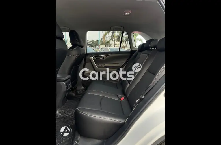 2021 Toyota RAV4 MPV - 4/5