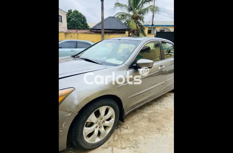 CLEAN 2009 HONDA ACCORD - 4/5