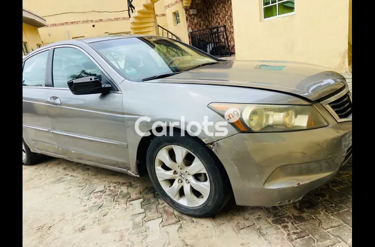 CLEAN 2009 HONDA ACCORD - 5/5