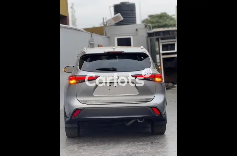 2023 TOYOTA HIGHLANDER XLE AWD