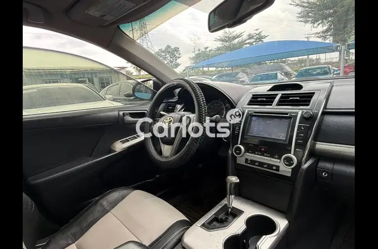 Nigerian Used 2013 TOYOTA CAMRY SE V6 for sale in Abuja, FCT - photo 3 of 5