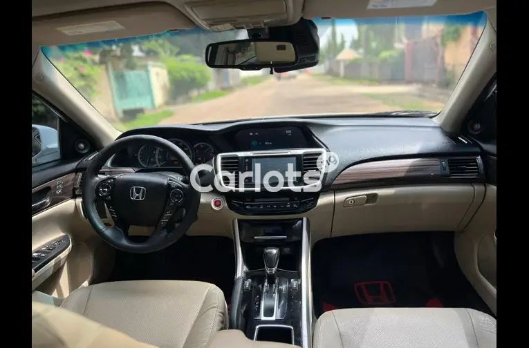 Nigerian Used 2016 KEYLESS HONDA ACCORD SPORT FULL OPTION for sale in Kaduna - thumbnail 3
