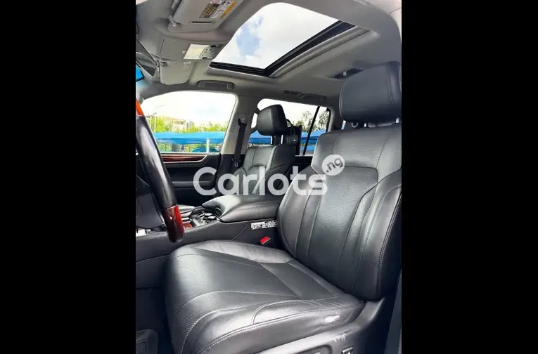2017 LEXUS LX 570