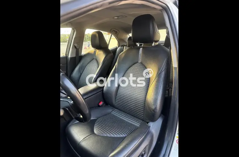 TOYOTA CAMRY 2018