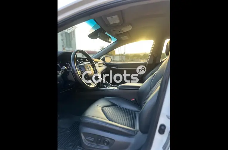 TOYOTA CAMRY 2018 - 3/5