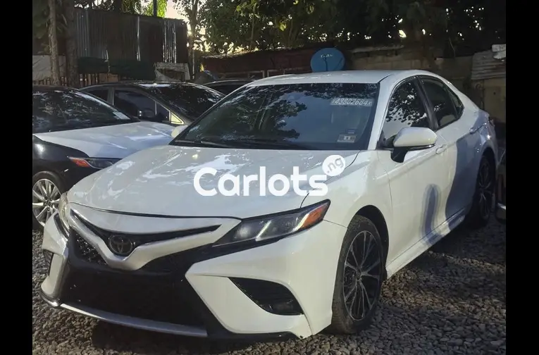 TOYOTA CAMRY 2018 - 2/5