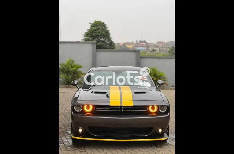 2017 DODGE CHALLENGER SXT PREMIUM