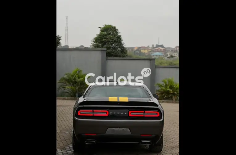 2017 DODGE CHALLENGER SXT PREMIUM - 2/4