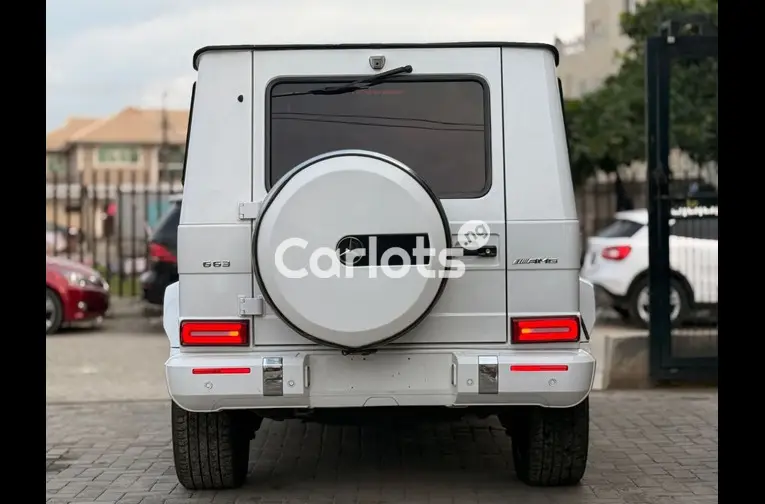 MERCEDEZ BENZ GWAGON G63 2010 Upgraded to 2020 - 2/4