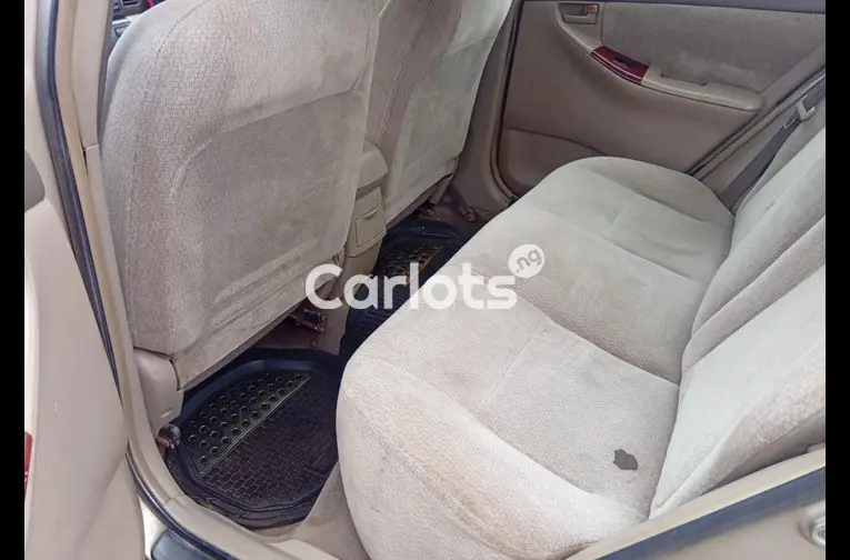 2004 TOYOTA COROLLA - 3/5