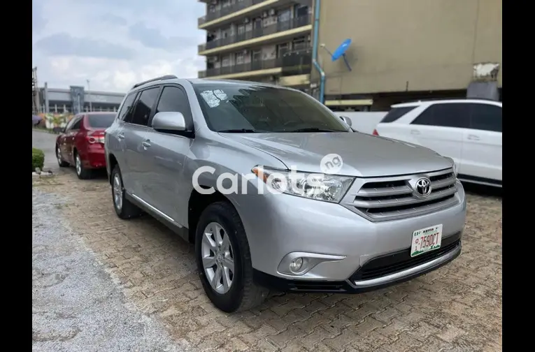 FOREIGN USED 2013 TOYOTA HIGHLANDER - 2/5