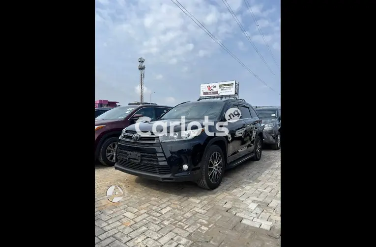 2017 Toyota Highlander SE