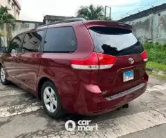 Foreign used 2011 Toyota Sienna le - 2