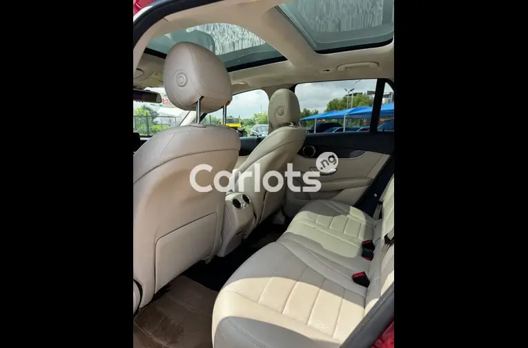 2016 MERCEDES GLC300
